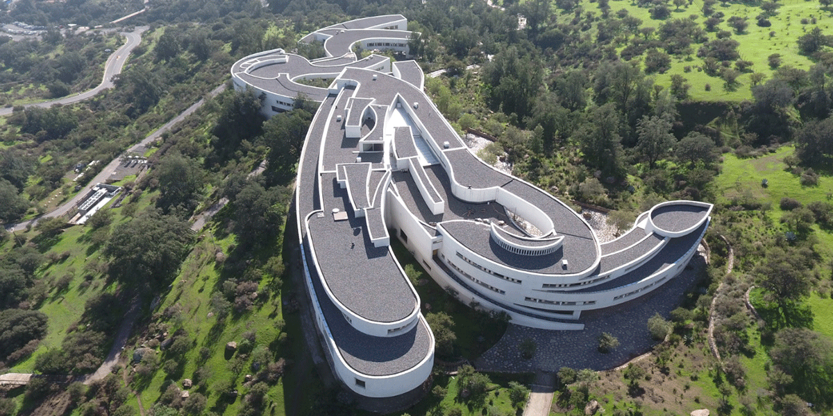 Becas Quellaveco+: dos moqueguanos estudiarán en la Universidad Adolfo Ibáñez de Chile