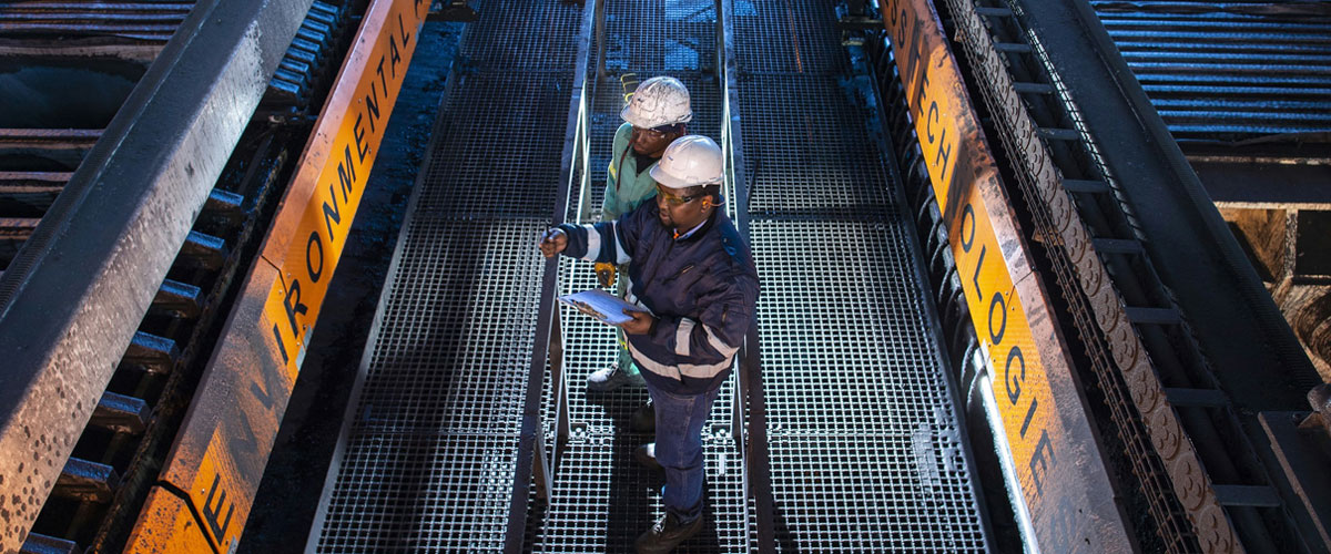 Anglo American - Greenside Colliery. NJABULO ZUMA (Metalurgical Engineer) and MUSA MAQUNI (Plant Assistant) inspecting one of filter press machines in the fine coal benificiation plant.
