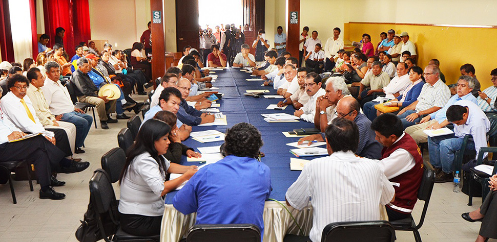 Mantenemos un diálogo constante con la comunidad, escuchamos consultas y respetamos los Derechos Humanos.