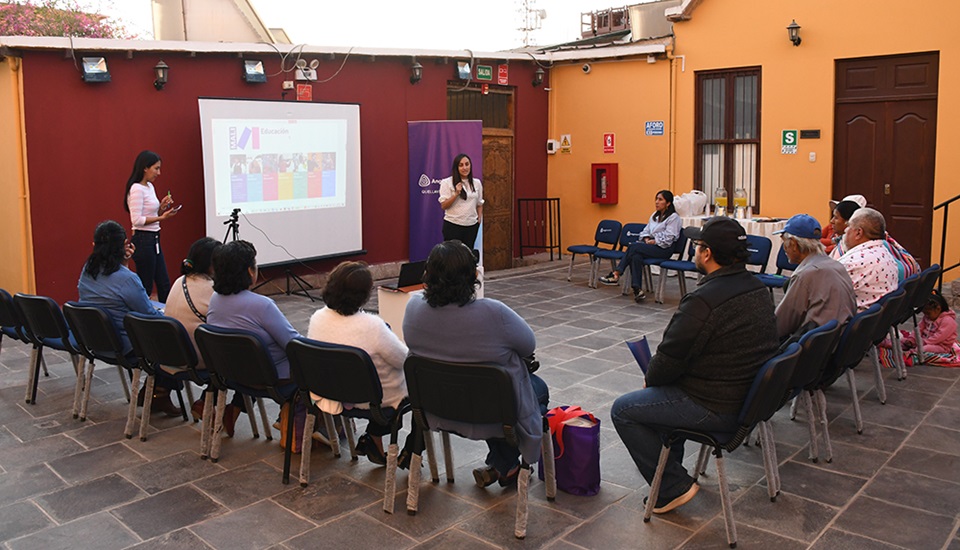 Manos moqueguanas:  promoviendo el talento y la  artesanía local