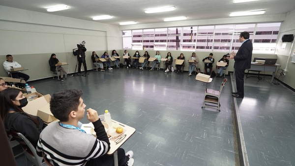 Los jóvenes que estudian