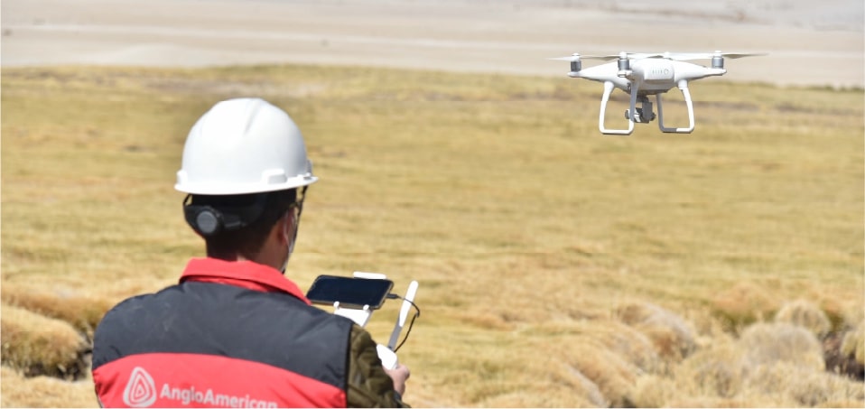 Utilizamos drones equipados con tecnología moderna para monitorear la biodiversidad